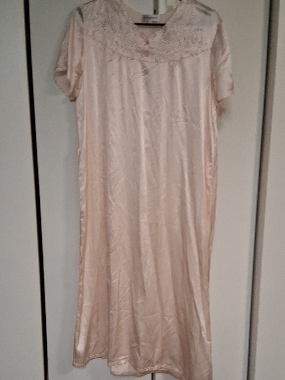 Women’s Vintage 100%  Nightgown with Lace Yoke.  Size Large